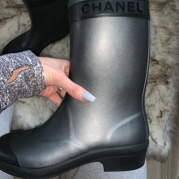 1 OF A KIND ONLY 1 HERE Sold OUT🔥 Gorgeous Chanel matte ☔️/❄️ boots MUST own🖤 - Picture 4 of 5